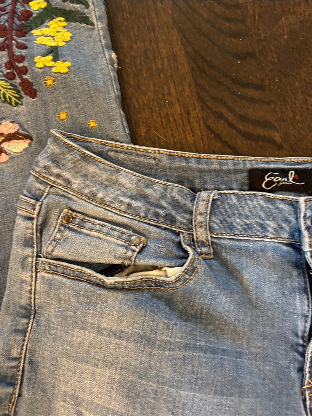 Earl Jeans Light Blue Jeans with Floral Embroidery - Picture 2 of 7